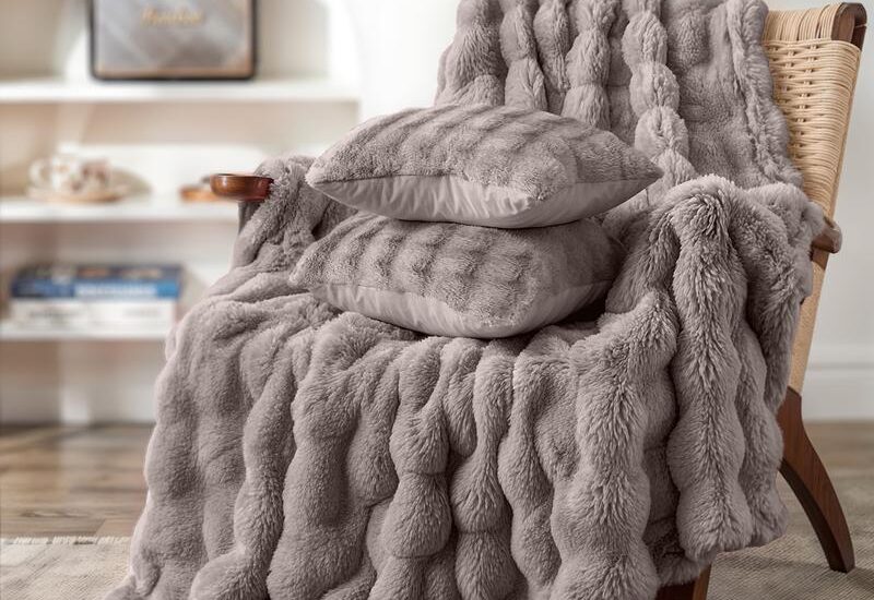 Pom Pom Fur plaid set taupe Action Review De Beste Kopen