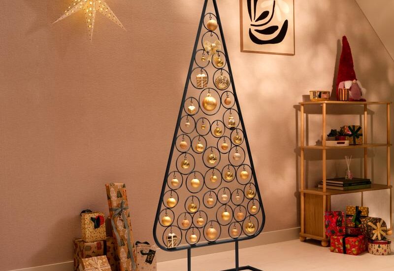 Metalen kerstboom zwart en goud Action Review De Beste Kopen